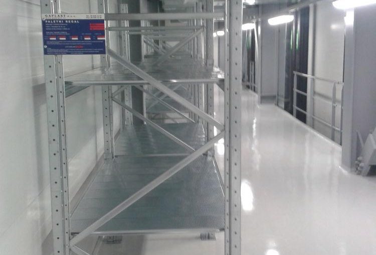 Arhivski regal je primeren tako za domače prostore, kot tudi za razna skladišča