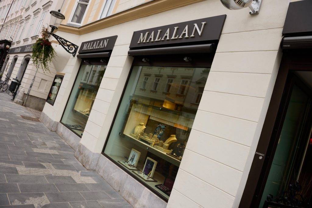 steklo za tuš kabino po meri