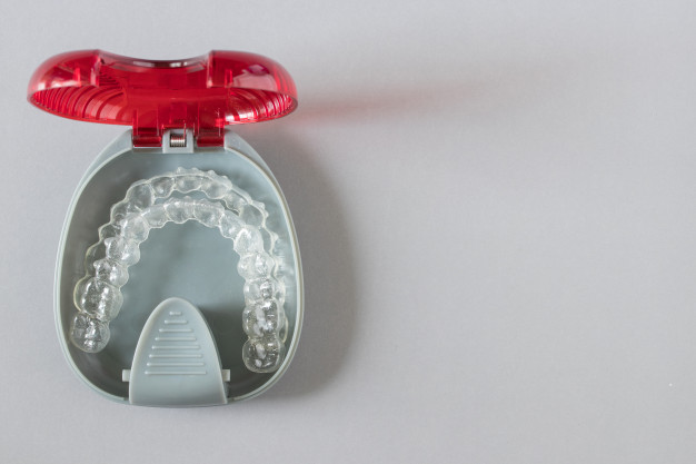 Zobni vsadki različnih proizvajalcev 