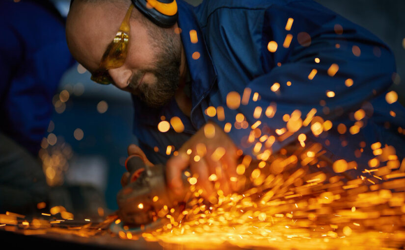 Dober rezkar je nujna oprema pri zahtevni gradnji