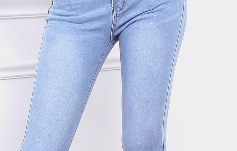 Cenovno ugodne in kakovostne ženske jeans hlače ter kratke hlače